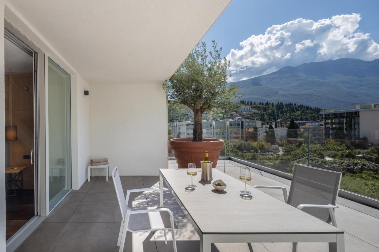 Aris Apartments & Sky Pool - Tonelli Hotels - Adult Friendly Рива дел Гарда Екстериор снимка