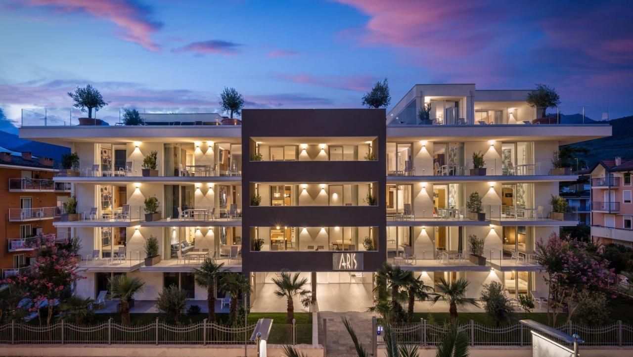 Aris Apartments & Sky Pool - Tonelli Hotels - Adult Friendly Рива дел Гарда Екстериор снимка
