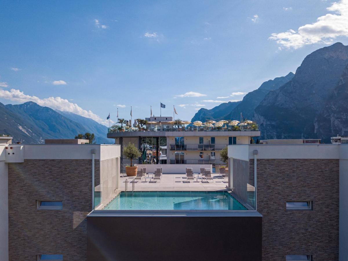 Aris Apartments & Sky Pool - Tonelli Hotels - Adult Friendly Рива дел Гарда Екстериор снимка