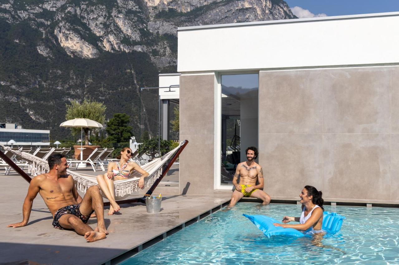 Aris Apartments & Sky Pool - Tonelli Hotels - Adult Friendly Рива дел Гарда Екстериор снимка