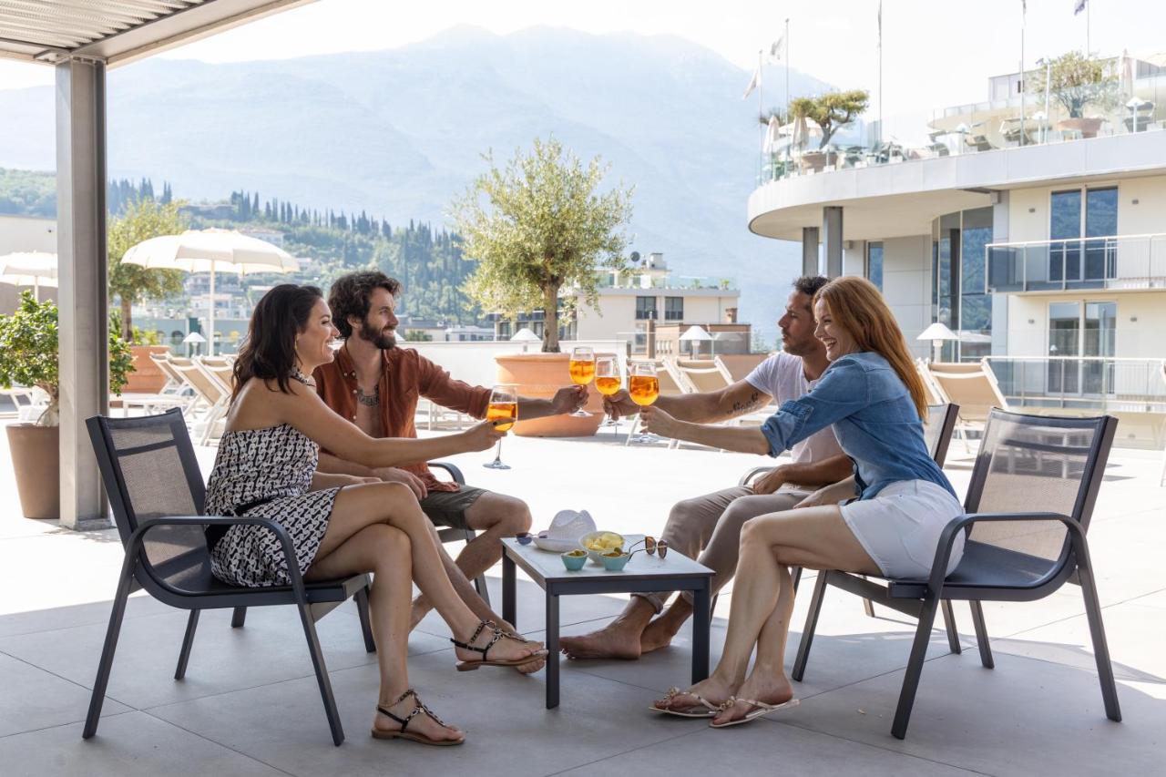 Aris Apartments & Sky Pool - Tonelli Hotels - Adult Friendly Рива дел Гарда Екстериор снимка