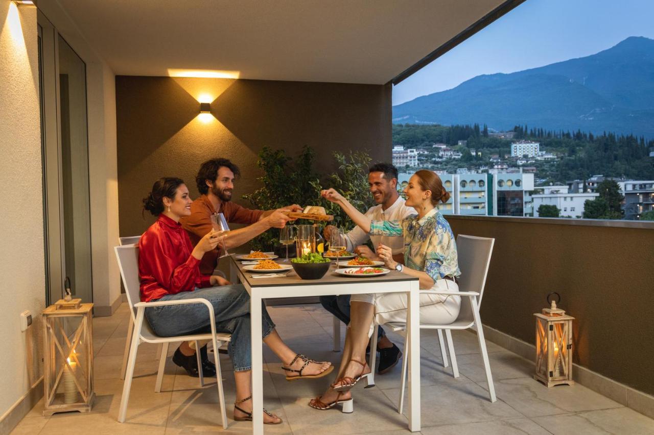 Aris Apartments & Sky Pool - Tonelli Hotels - Adult Friendly Рива дел Гарда Екстериор снимка
