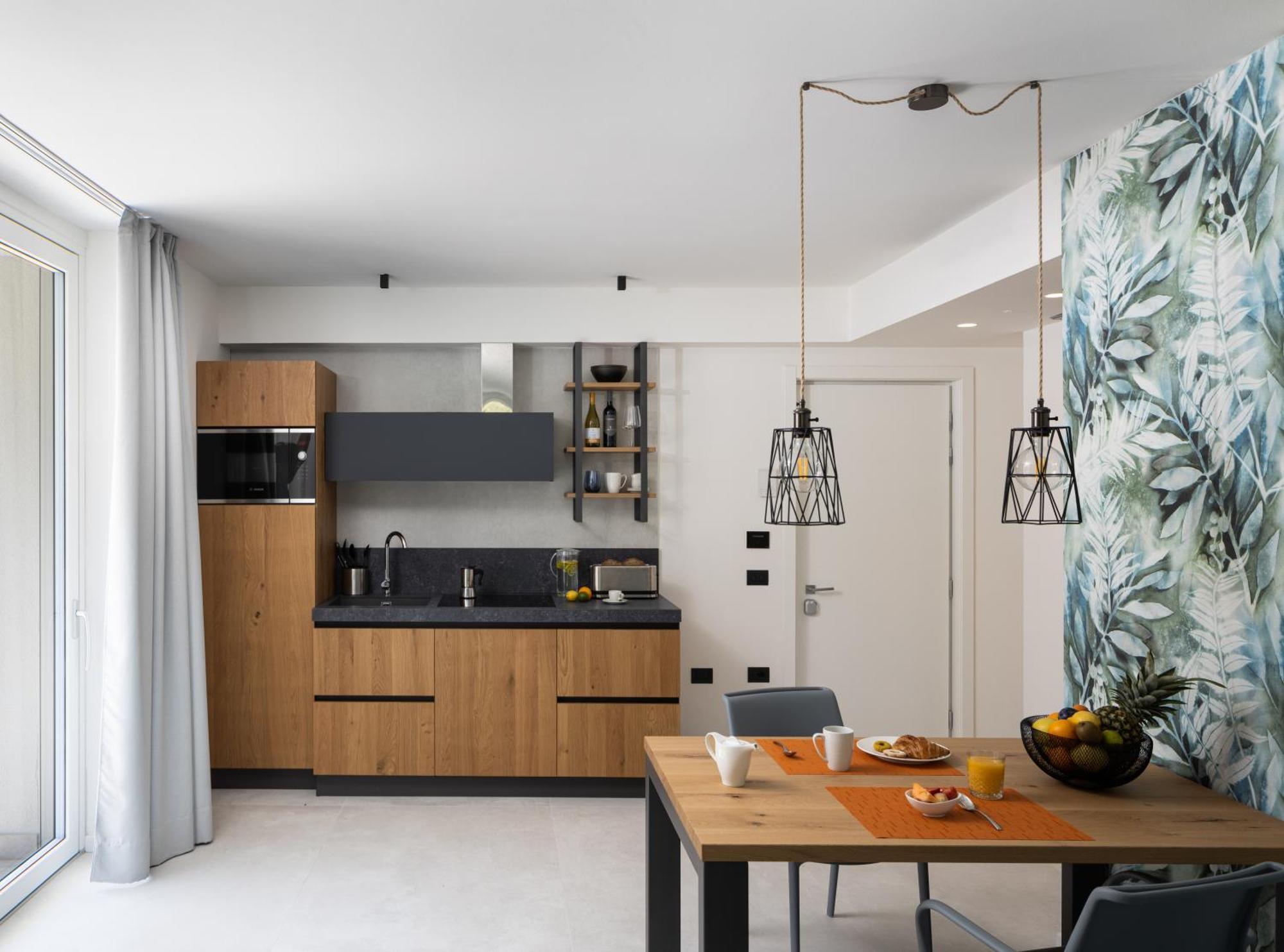 Aris Apartments & Sky Pool - Tonelli Hotels - Adult Friendly Рива дел Гарда Стая снимка