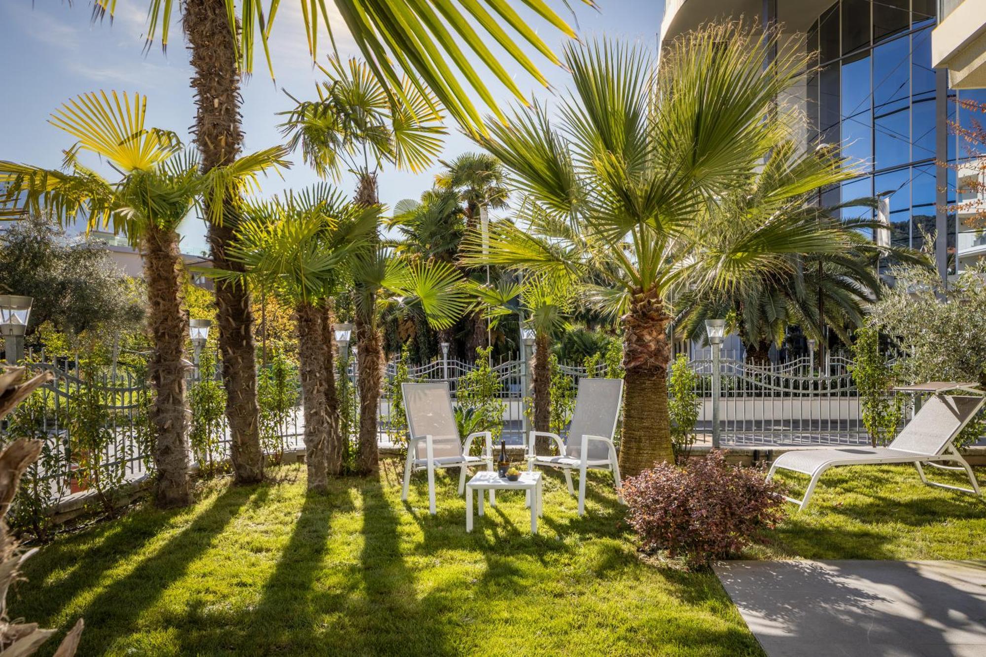 Aris Apartments & Sky Pool - Tonelli Hotels - Adult Friendly Рива дел Гарда Стая снимка